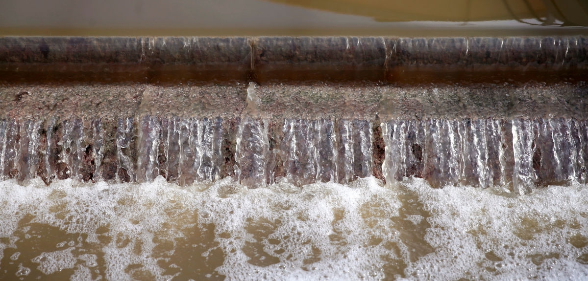 Brussels urges Spain to adopt EU rules on water and accidents involving hazardous substances.