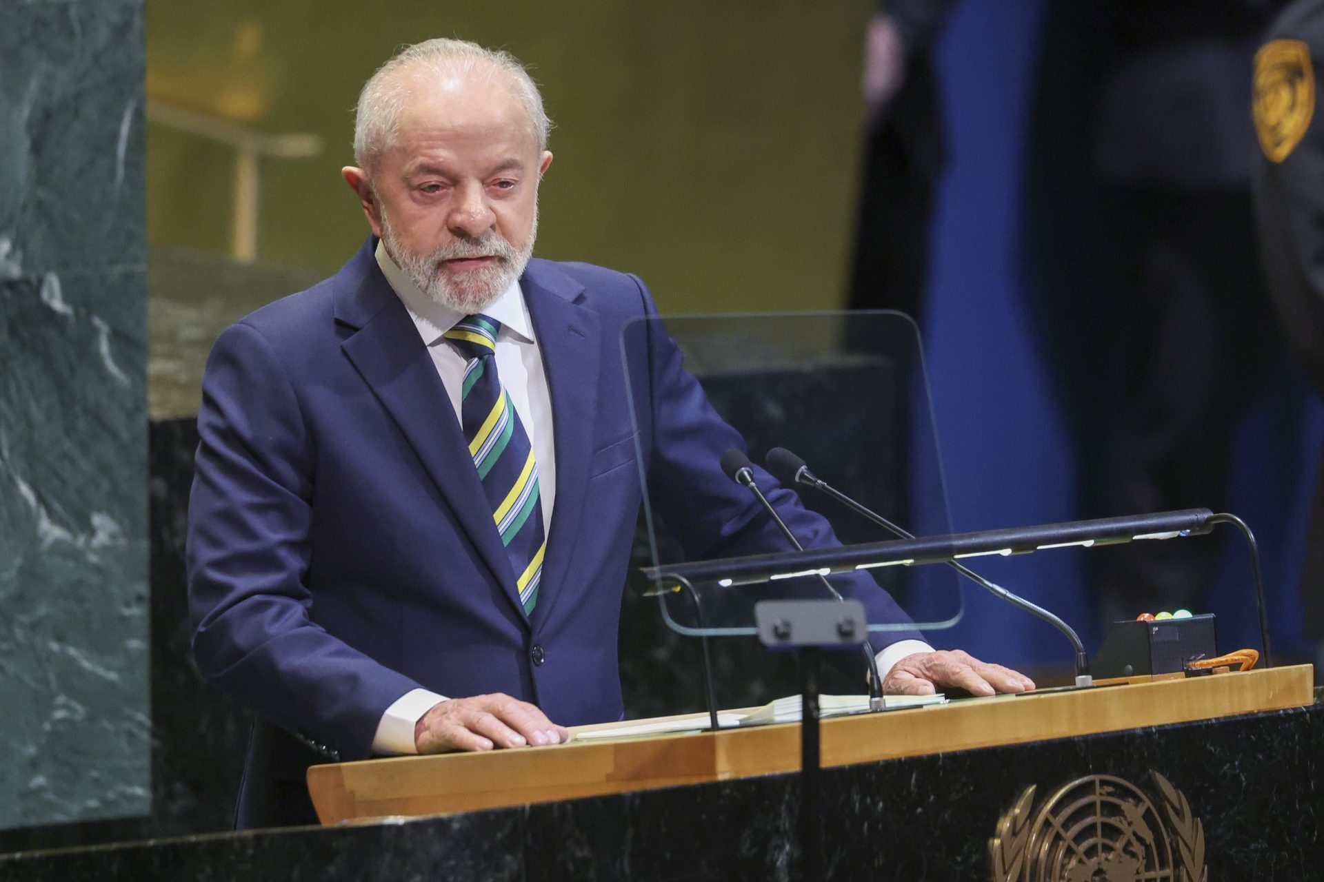 Lula appelle à la collaboration internationale pour récompenser les pays qui préservent leurs forêts.