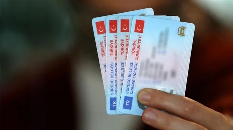 Kiedy jest ostateczny termin odnowienia prawa jazdy w 2025 r. | Ile wynosi opłata za odnowienie prawa jazdy, jak się umówić? Jak uzyskać stare prawo jazdy
