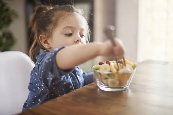 Fastfood brengt kinderen in gevaar: gewoonten die het risico op obesitas vergroten
