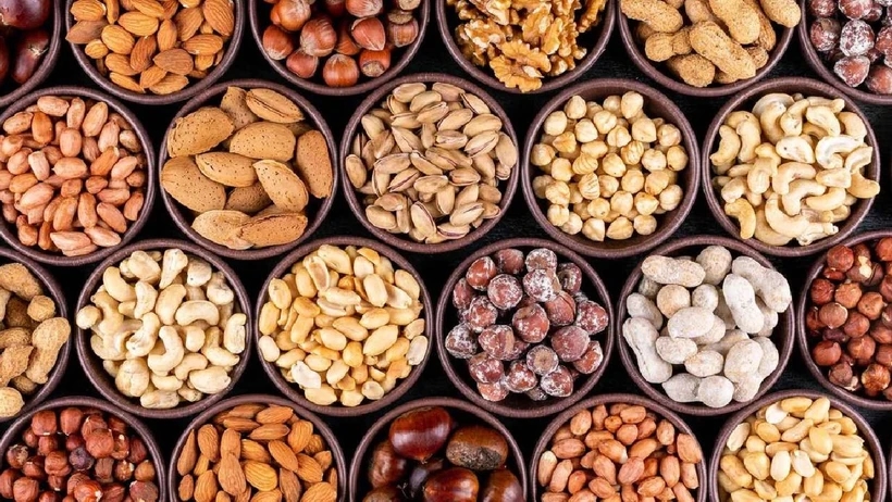 Nuts are definitely not something you should avoid while dieting! Which nuts should you choose to lose weight?