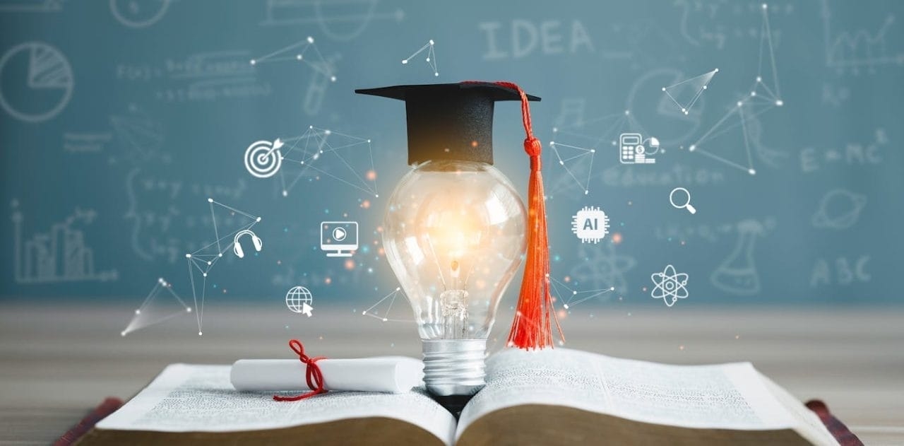 IA Transforma la Educación Superior: Acuerdo OpenAI-IE University y Herramientas de Google Marcan el Paso