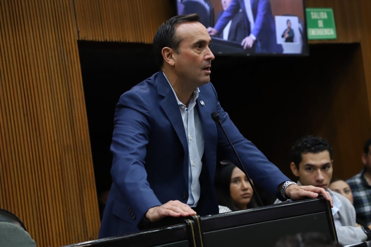 Political scenario in Nuevo León: Carlos De la Fuente (PAN) raises his hand for the governorship as pressure grows for the environmental tax