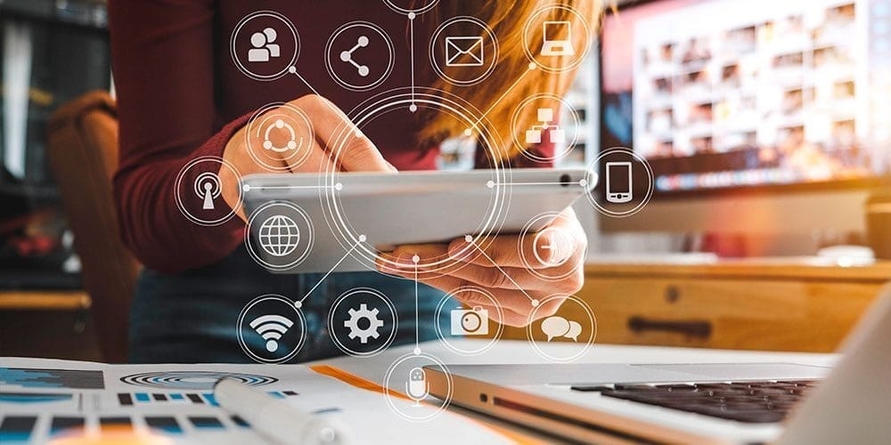Digitales Marketing 2025: KI definiert Suche und Personalisierung neu, während User Experience und Cause-Influencer als Schlüssel zum Erfolg gelten