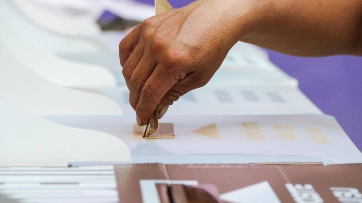 Política Veracruzana en Ebullición: Renuncias, Acusaciones y Vandalismo Marcan Campaña Electoral