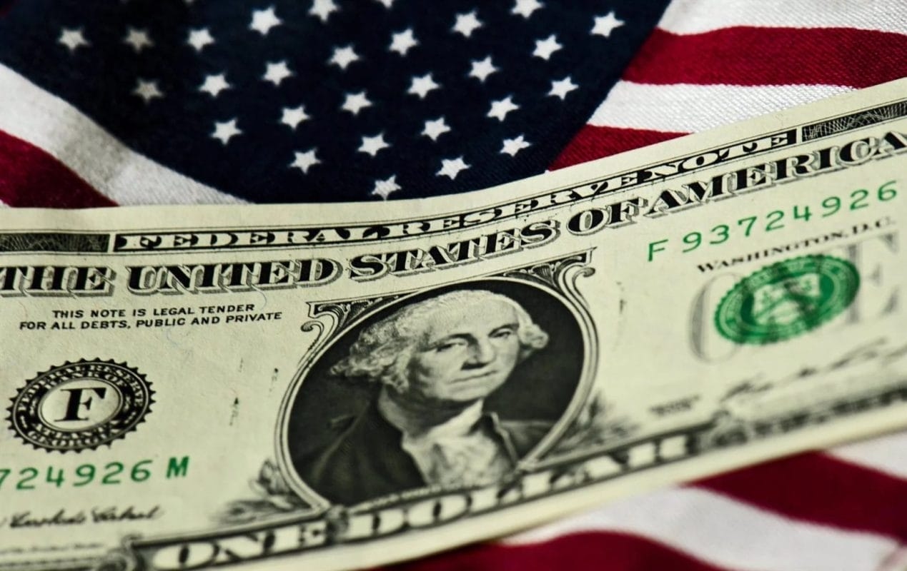 Alert dla inwestorów: Dolar słabnie po przeglądzie giełd azjatyckich w USA i Chinach w centrum uwagi przeprowadzonym przez agencję Moody’s