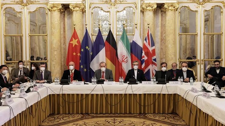 Diplomacia em Perigo: Progresso Provisório no Acordo Nuclear EUA-Irã e Negociações de Paz Cruciais entre Ucrânia e Rússia em Istambul Abalaram o Cenário Global
