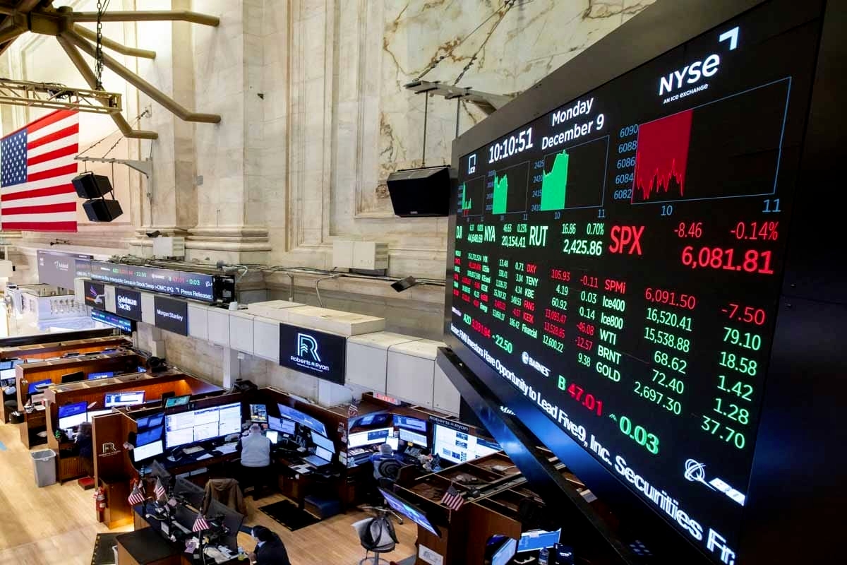Wall Street extiende racha ganadora impulsada por Tech y empleo, pero aranceles de Trump acechan