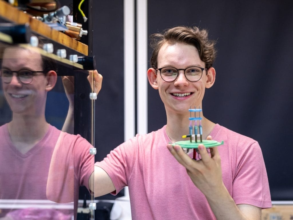 Teenie-Genies gewinnen Earth Prize mit PURA-Luftreiniger