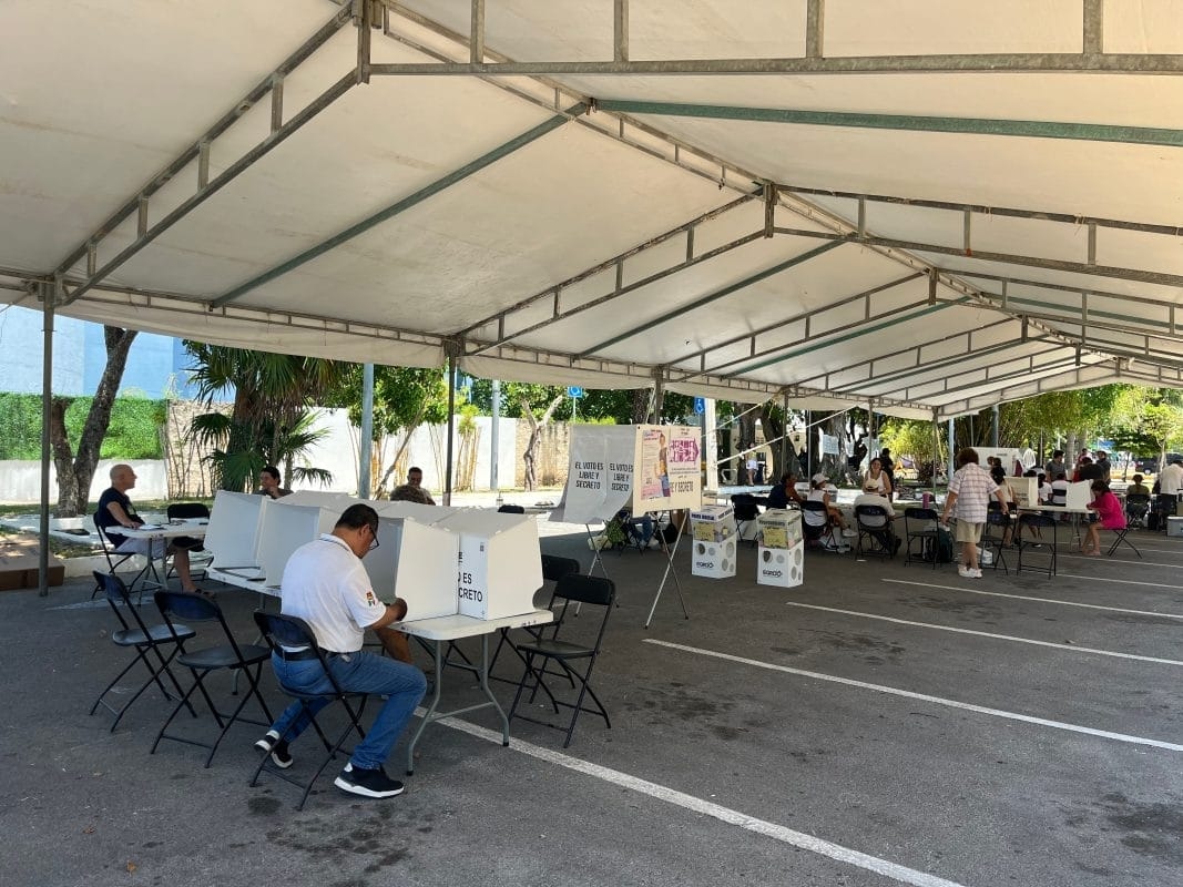 Baixa participação em seções eleitorais especiais em Cancún para eleições judiciais