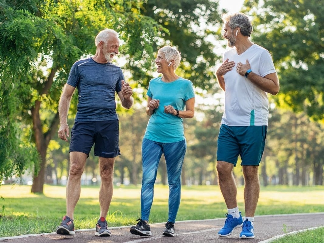 Uzun Ömür Üçlüsü: Biyolojik Yaşınızı Tersine Çevirebilecek Bilimsel Kombinasyon (D Vitamini, Omega-3 ve Güç)