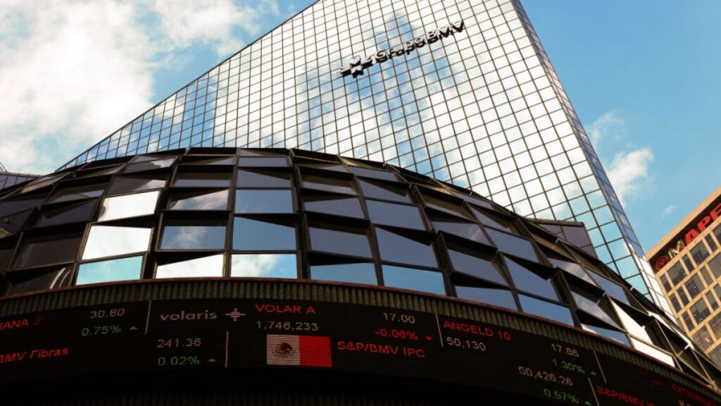 Bolsa Mexicana Cierra a la Baja: S&P/BMV IPC con Leve Descenso