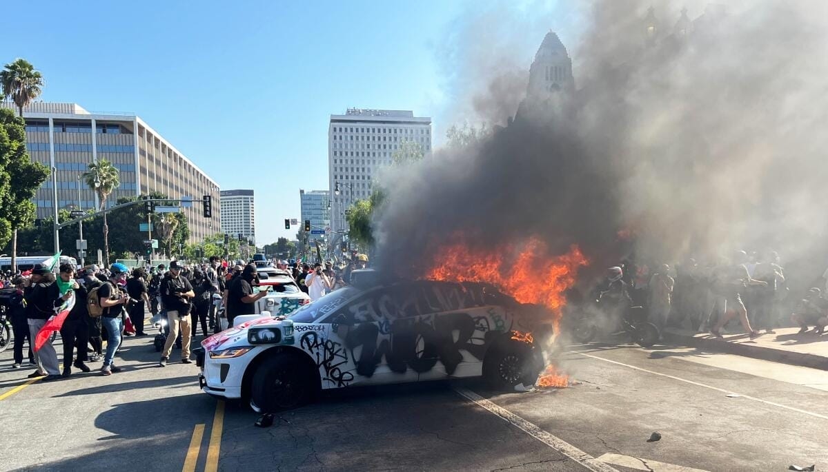 Sheinbaum Los Angeles'ta protesto ediyor: Başkan ABD'nin suçlamalarına yanıt veriyor