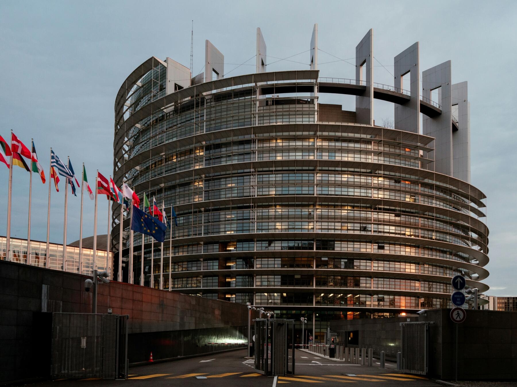 Parlamento Europeu: A competitividade industrial deve ser combinada com a ação climática