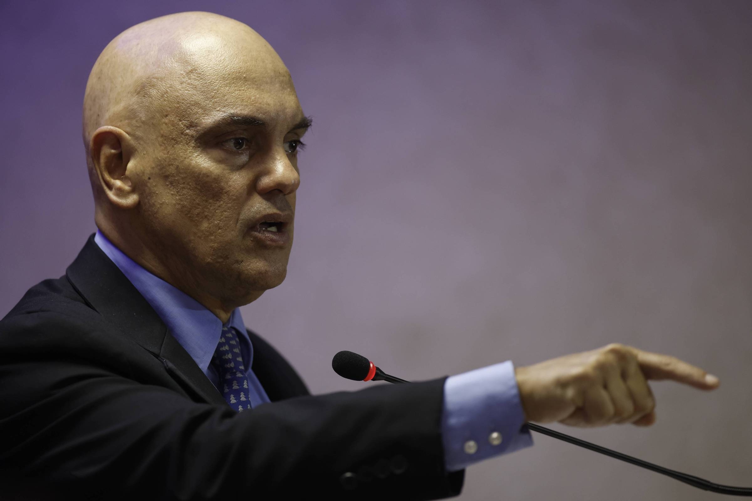 Moraes blokkeert creditcard met Amerikaanse vlag na Magnitsky Act