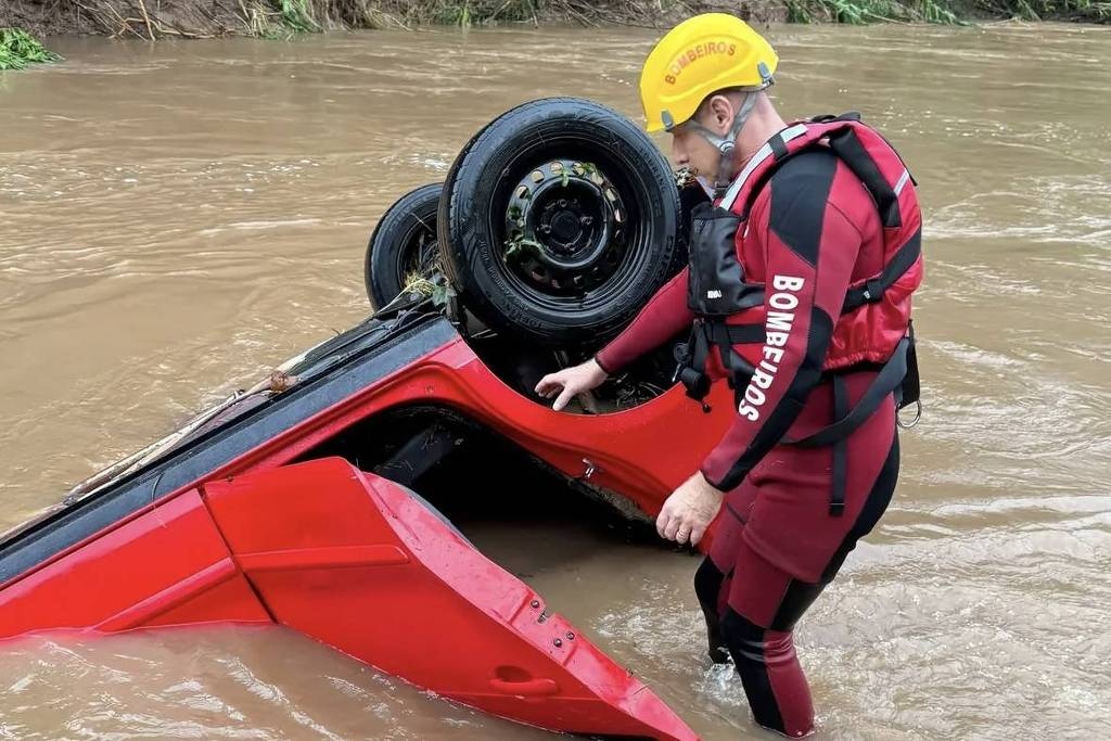 Ritrovato il corpo di una donna scomparsa dopo che l'auto è stata travolta dalla corrente in RS
