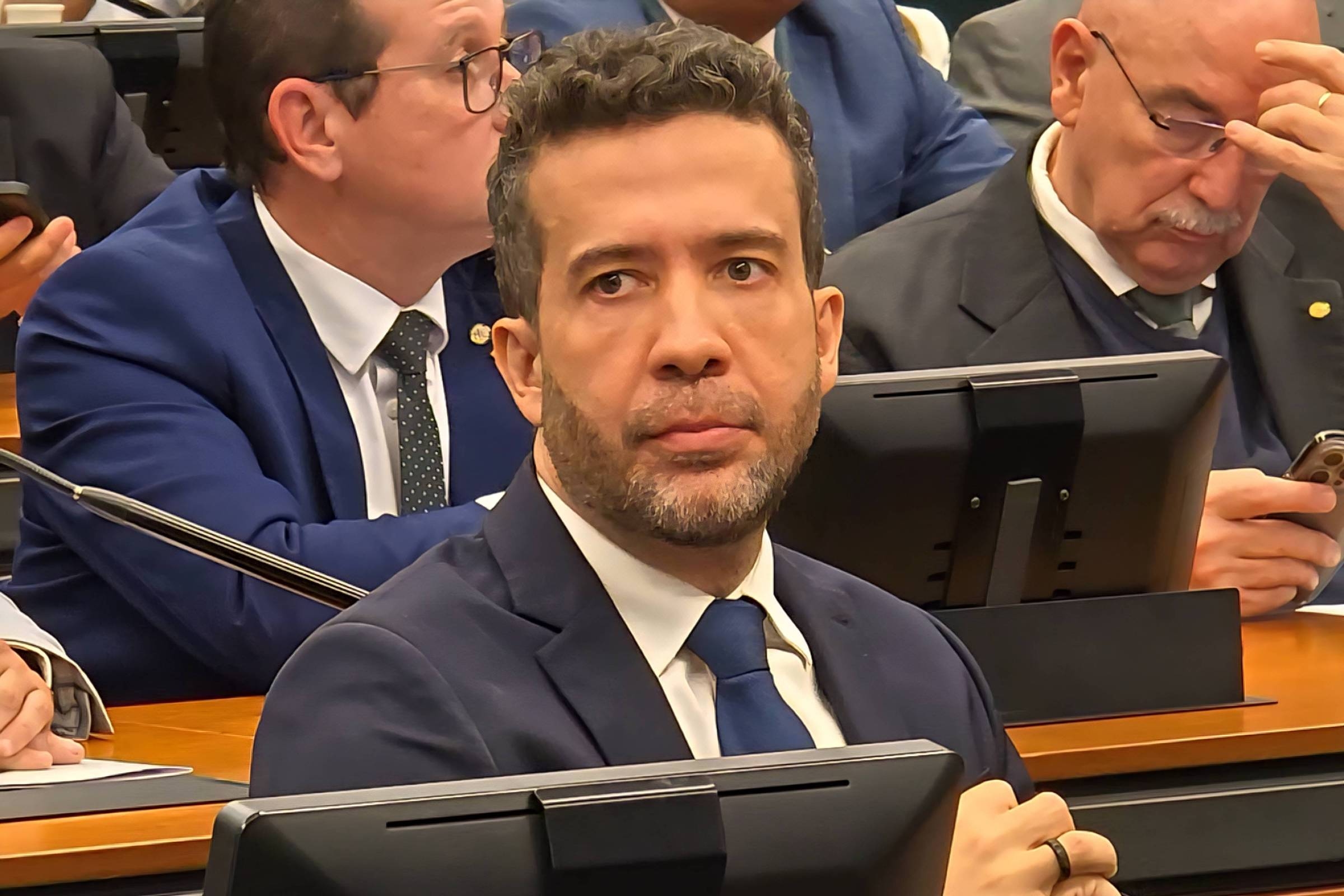 Janones, Oda'nın görev süresinin uzatılması tehdidinde bulunmasının ardından itirazını geri çekti