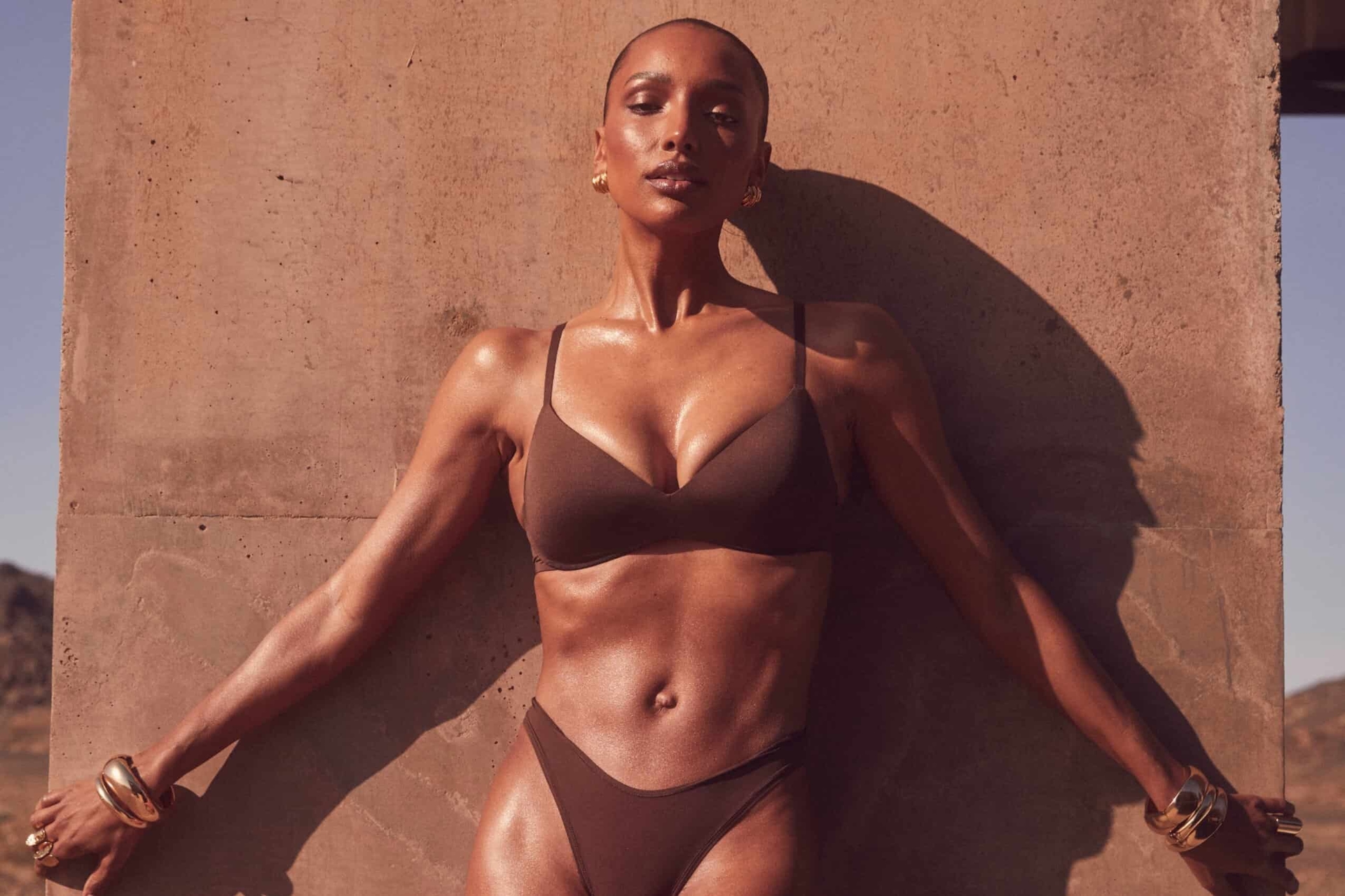Jasmine Tookes habla sobre su nueva e innovadora marca de cuidado de la piel