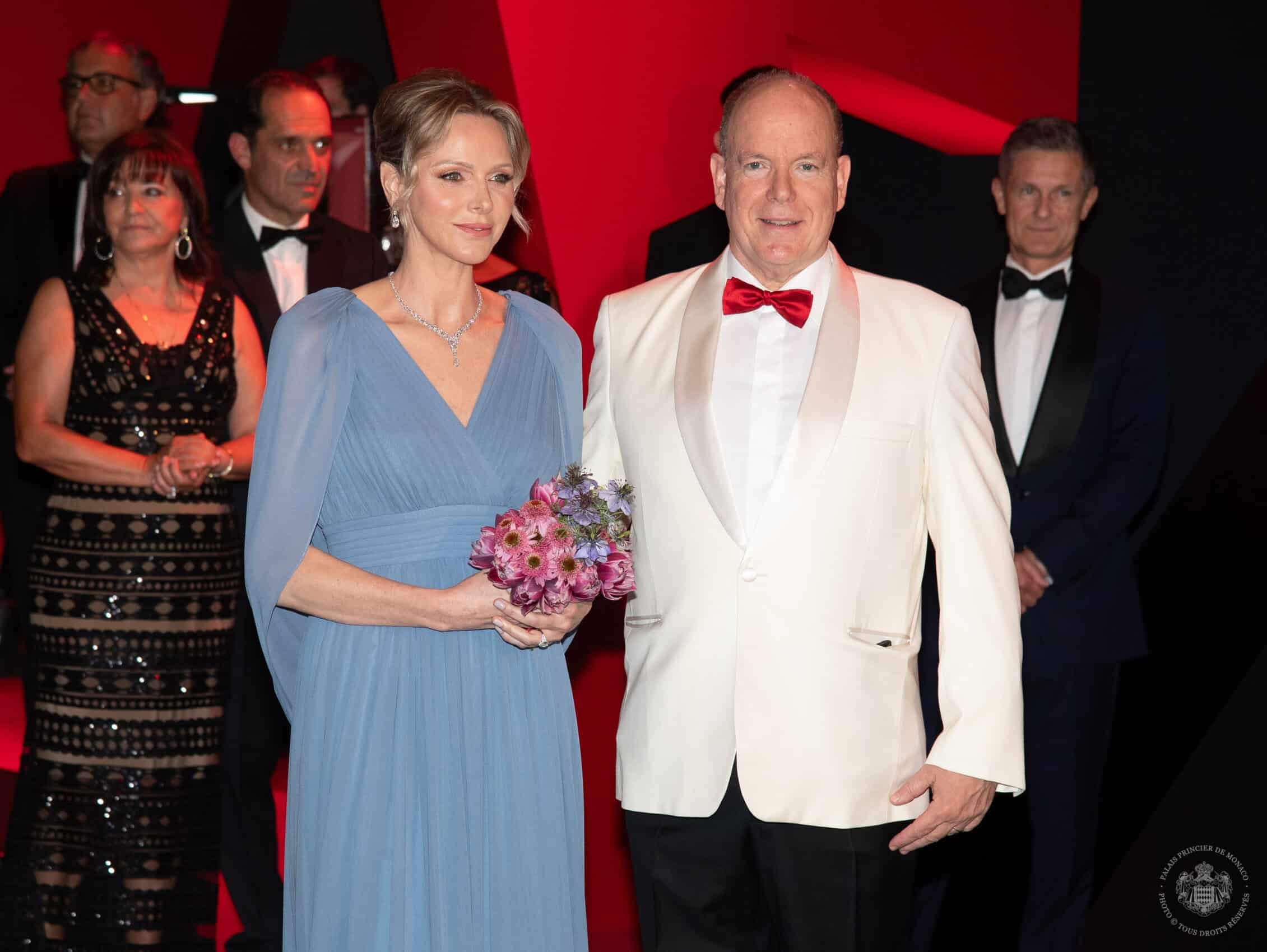 Il 76° Ballo della Croce Rossa di Monaco accoglie la famiglia reale e... Billy Idol!