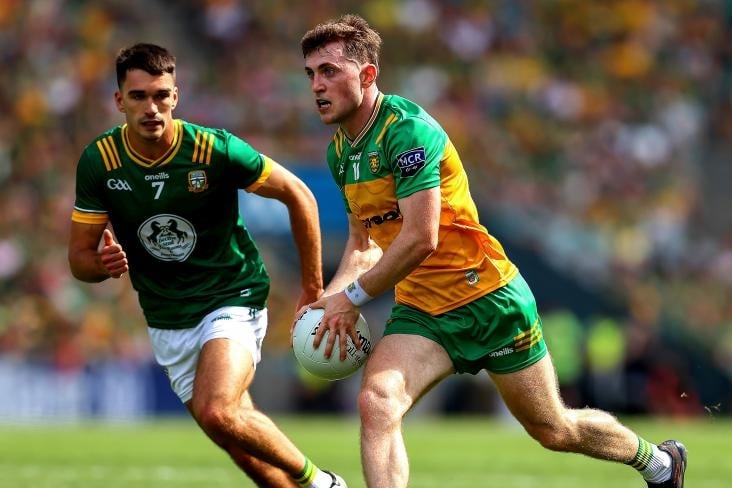 Donegal arrasa con Meath en la segunda mitad y se prepara para un emocionante partido final de Irlanda contra Kerry.