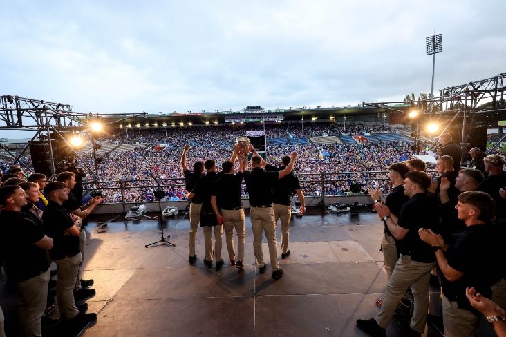 45 000 osób wita w domu mistrzów All-Ireland w hurlingu, a McGrath sugeruje, że zostanie