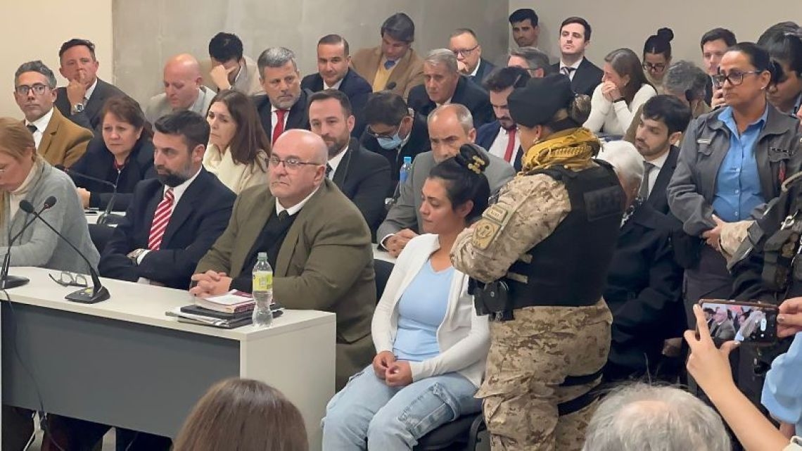 Hemşire Brenda Agüero'ya Córdoba'daki seri bebek cinayetleri nedeniyle tarihi müebbet hapis cezası