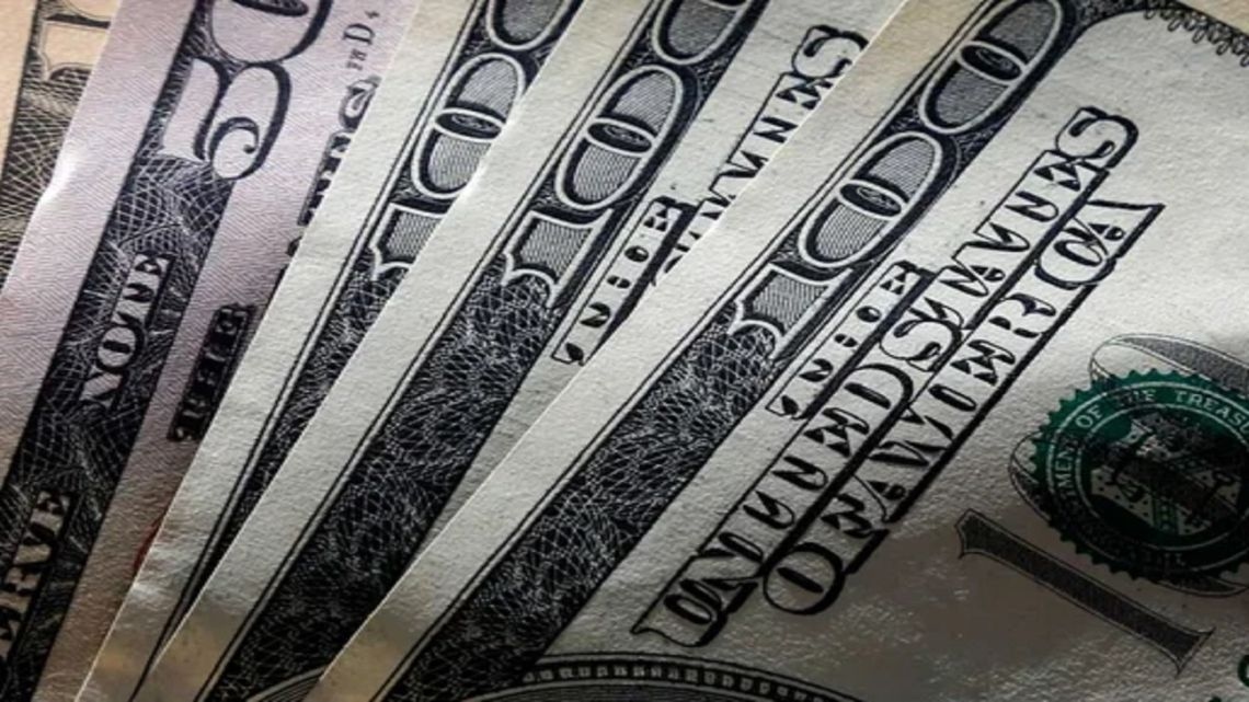 Politieke instabiliteit drukt markten omlaag: obligaties kelderen en dollar stijgt