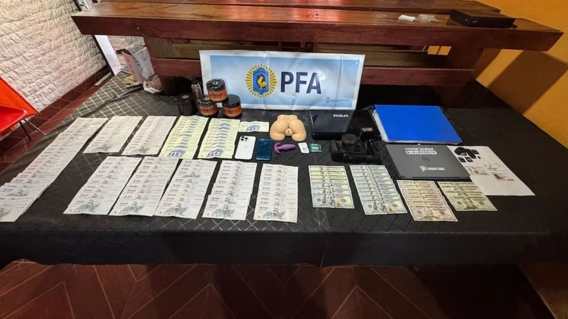 O gerente de um internato de futebol juvenil foi preso sob acusações de aliciamento e punição abusiva.