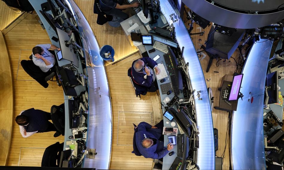 Wall Street markets end the week with moderate declines