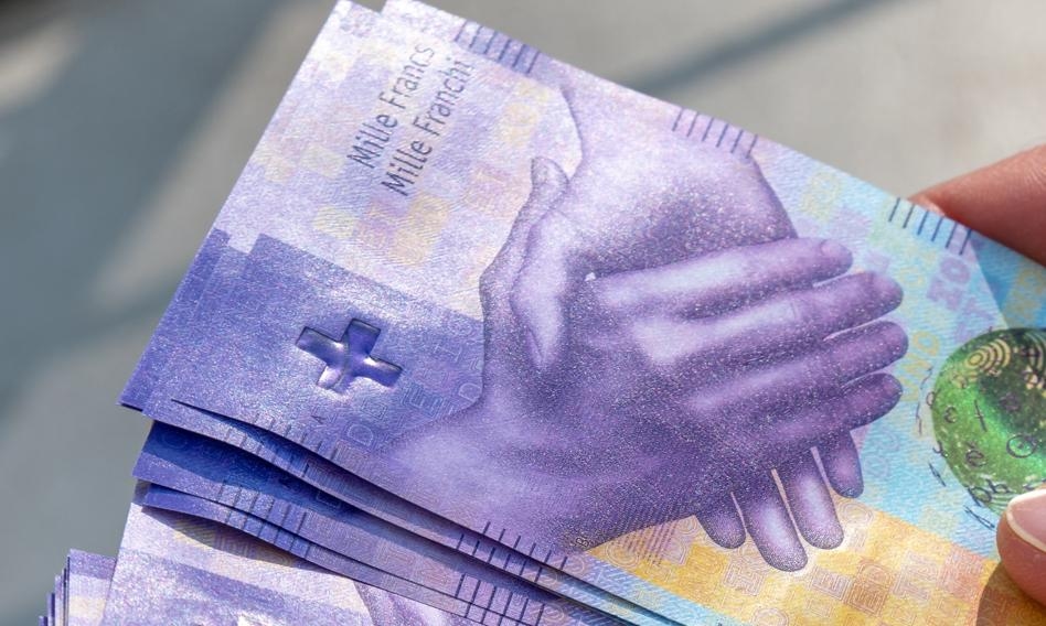 Il governo interviene in soccorso dei debitori in franchi svizzeri. Nuove normative mirano a semplificare e accelerare le procedure.