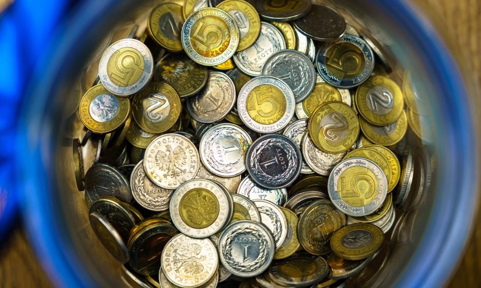The Ministry of Finance lowers the interest rate on retail bonds by 25 basis points in its August offer.
