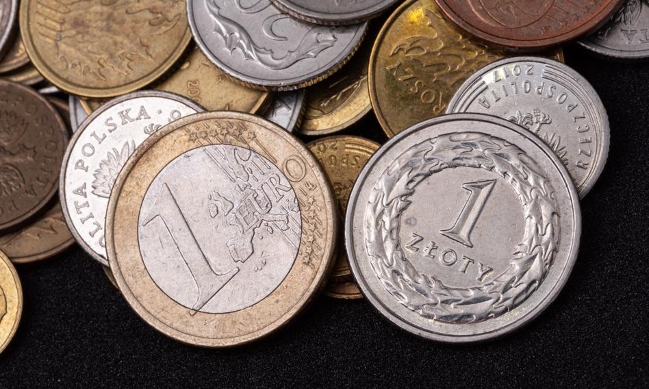 Euro below PLN 4.30. Market awaits decisions of central bankers