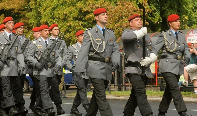 Drone sürülerine karşı savunma ve daha fazla mühimmat. Bundeswehr kendisini büyük ölçüde silahlandırıyor