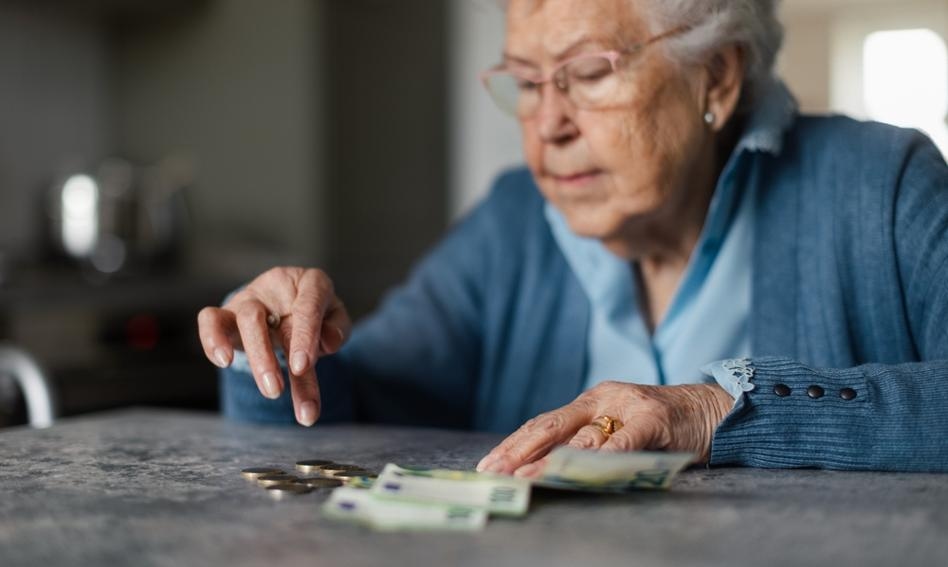 More than 400 thousand Poles with pension below the minimum. ZUS pays 2 groszy to some