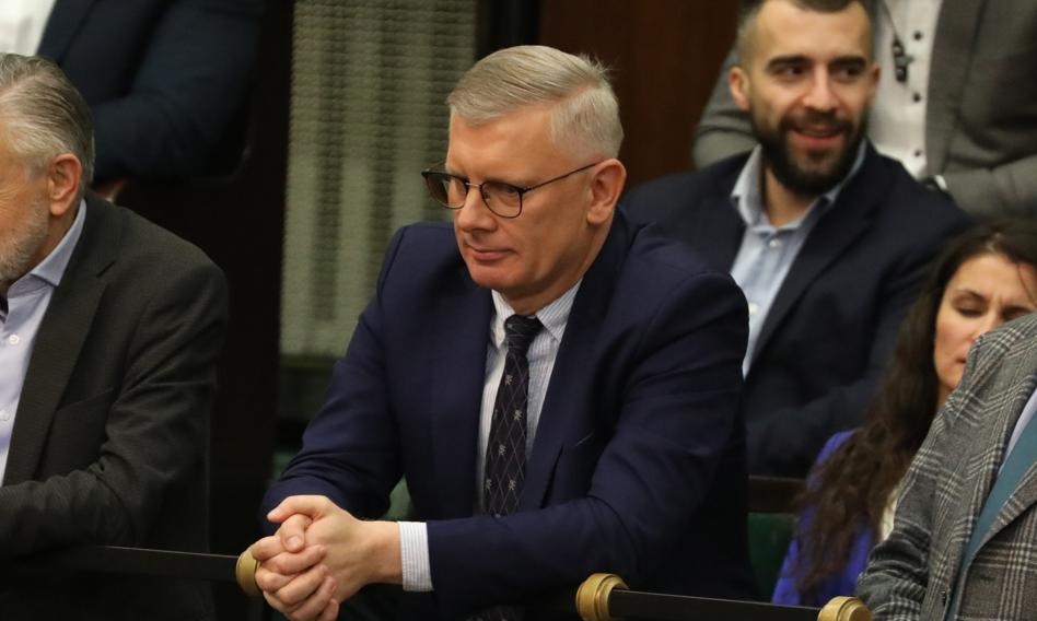 Foi assim que Cenckiewicz revelou os documentos do Ministério das Relações Exteriores. Um modesto emprego de meio período e um salário de PLN 3.000