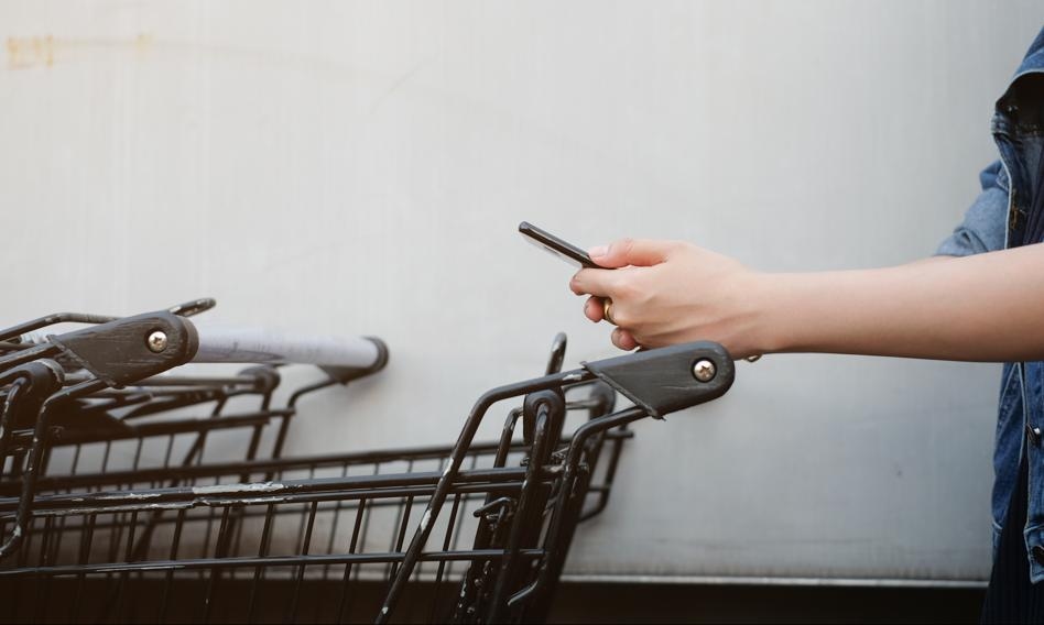 Wij waarderen hypermarkten vanwege hun prijzen en aanbiedingen, en discountwinkels vanwege hun transparante informatie.