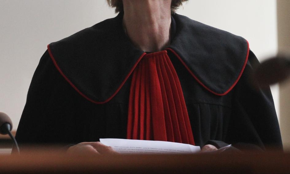 Tien mensen gearresteerd voor het uitgeven van fictieve facturen