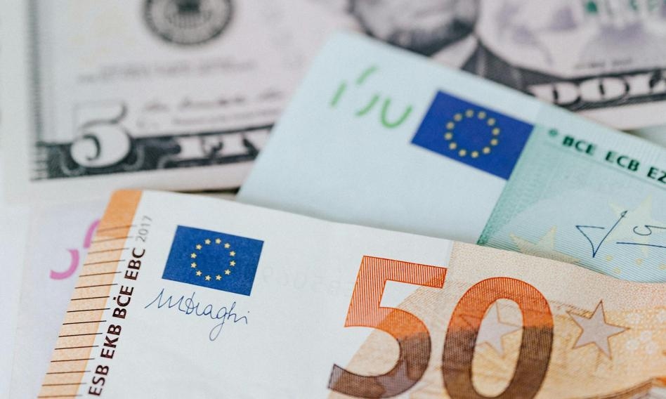 Zloti, dolar ve euro karşısında değer kaybediyor. Volatilite döviz piyasasını terk etmiyor
