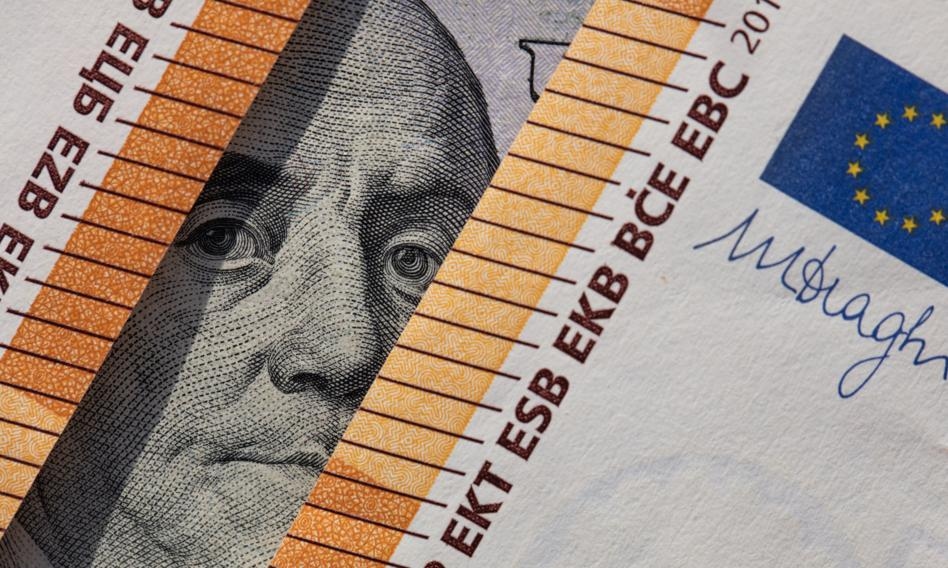 Kurs euro stabilny. Dolar w trendzie spadkowym