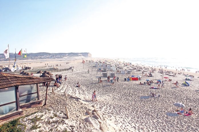 Foz do Arelho Beach had a red flag raised due to a shark sighting