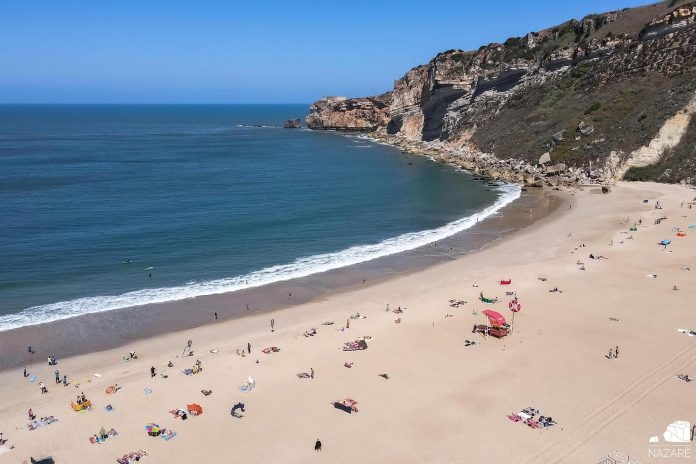 La contaminazione della spiaggia di Nazaré ha già costretto 70 persone a richiedere assistenza medica.
