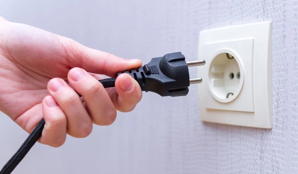 Ticaret Yakası sakinlerinin evlerine elektrik geri geldi