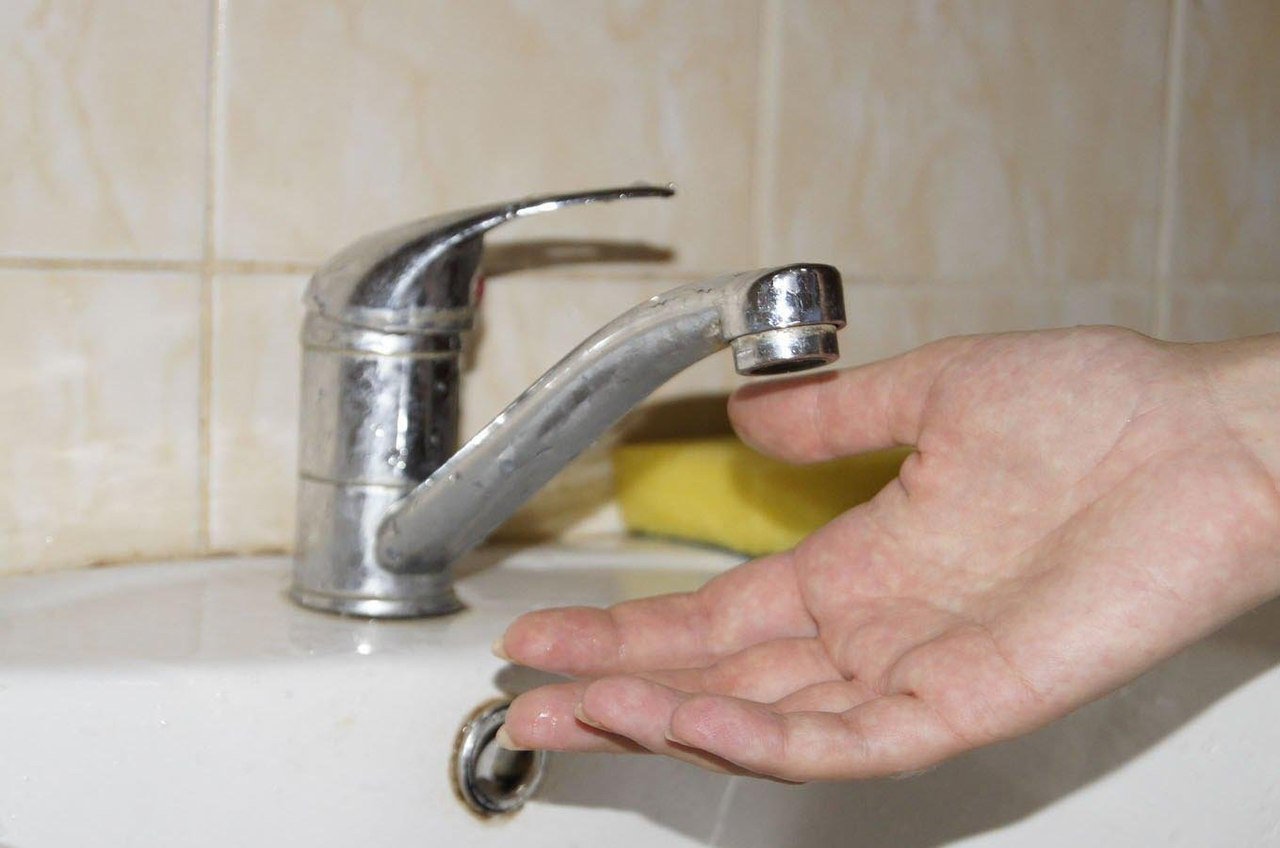 Em Veliky Novgorod, 27 casas ficaram sem abastecimento de água por várias horas