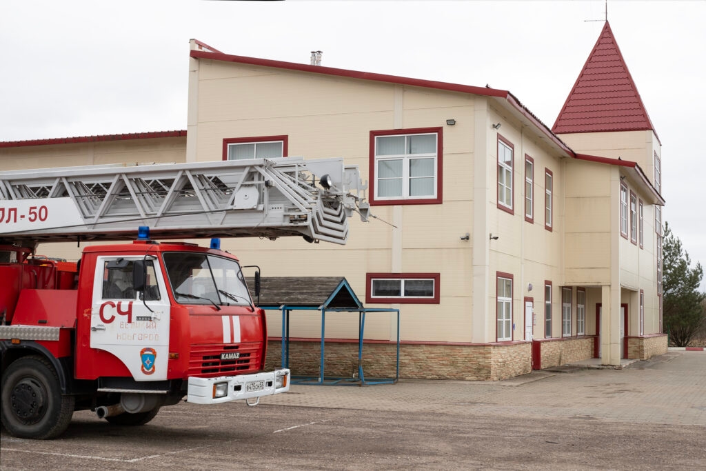 In un giorno, il Ministero delle situazioni di emergenza ha salvato un uomo e ha visitato tre volte gli appartamenti dei residenti di Novgorod