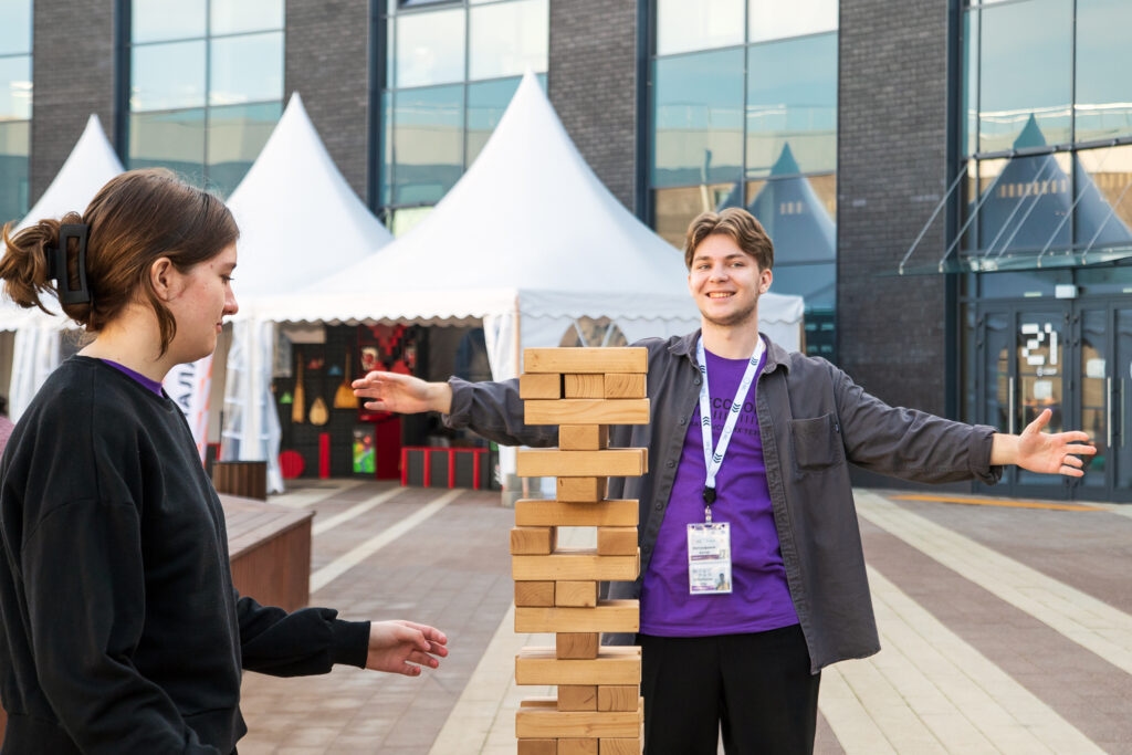 Estudantes de Novgorod se preparam para a final da etapa regional do ChVT em 4 locais da região