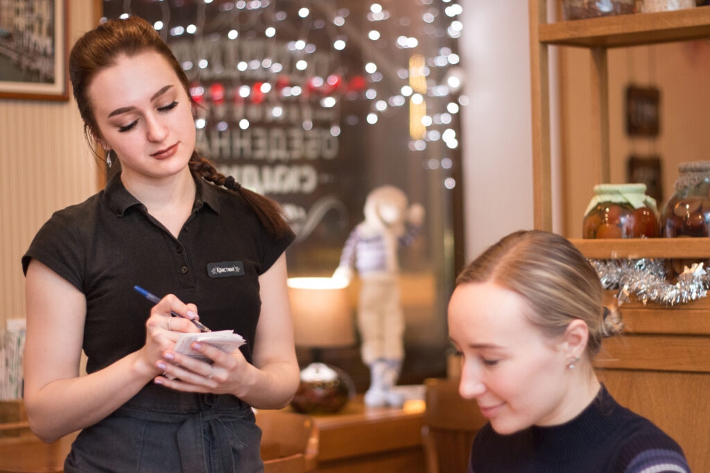 To a maid or a taxi driver: it became known which services Novgorodians leave the least tips for