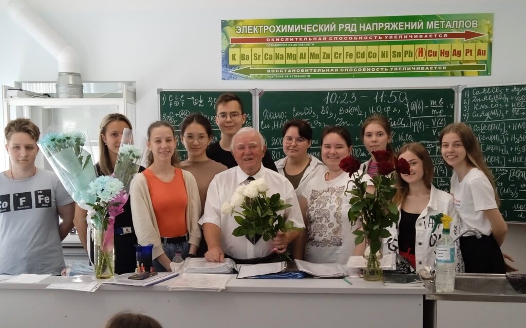 Calendario de Nóvgorod: Anatoly Mijáilovich MALYAKIN, maestro del pueblo de Rusia, celebra su 80 cumpleaños.
