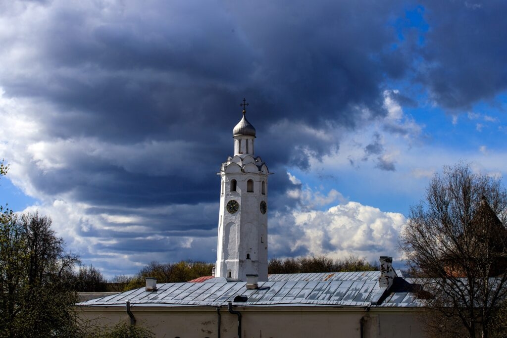 The Novgorod Kremlin's clock-bell or the local "Leaning Tower of Pisa" reminds us of the passage of time