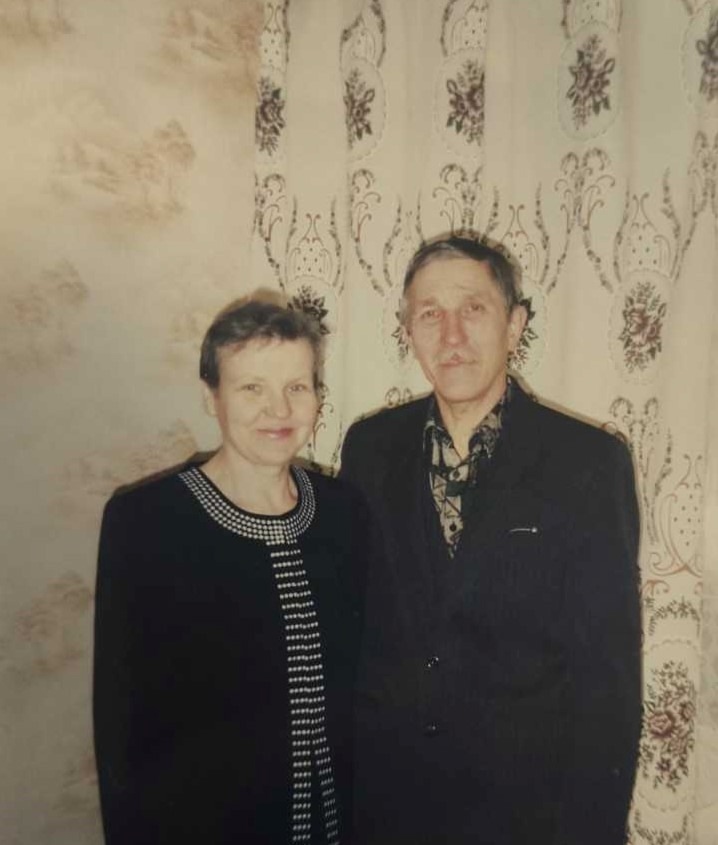 O casal Glyadyaev comemora 47 anos em Novgorod e 56 anos de casamento este ano