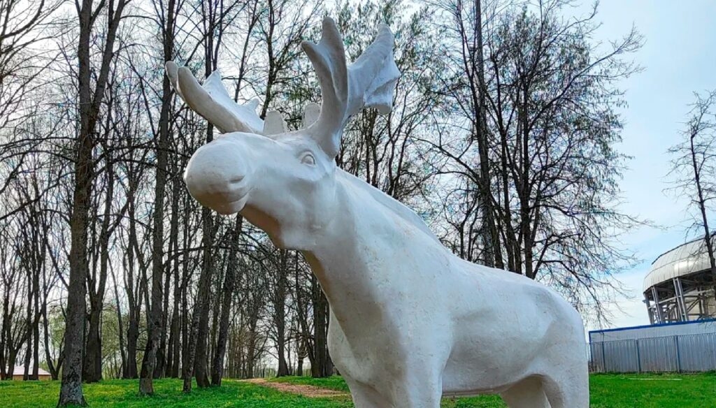 As lendas místicas do parque de Novgorod só podem ser verificadas à noite